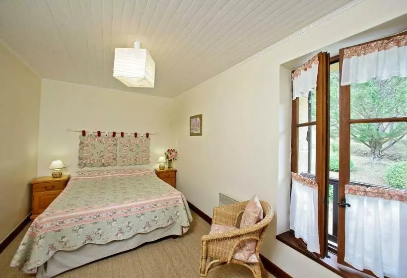 בית מלון כפרי Auberge Lou Peyrol