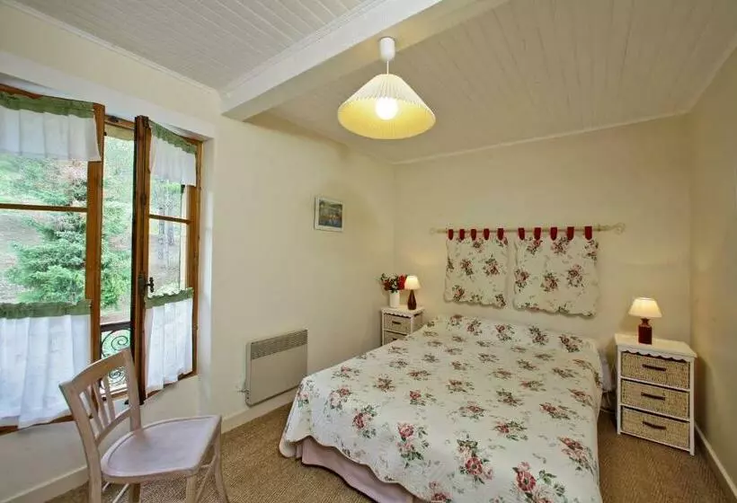 בית מלון כפרי Auberge Lou Peyrol