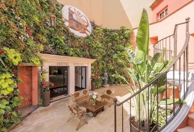 Отель Byblos Saint Tropez