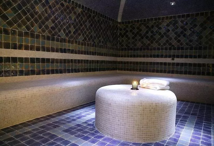 Отель Byblos Saint Tropez