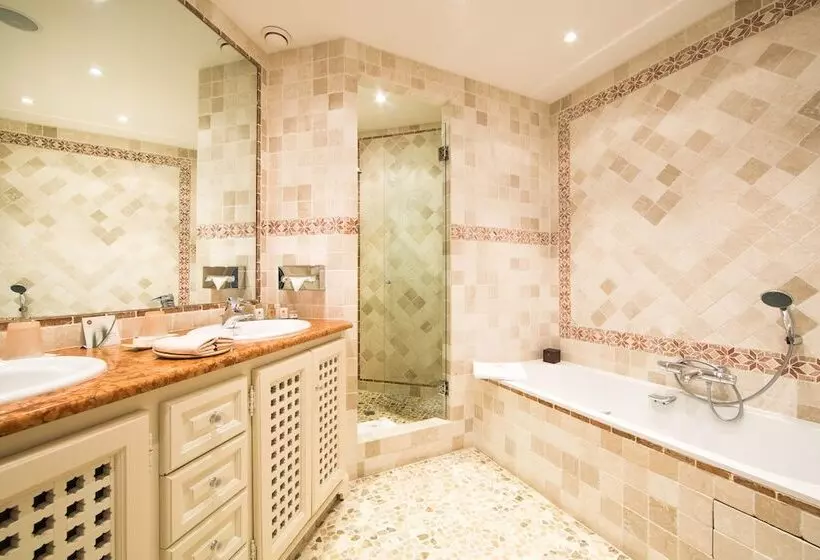 Отель Byblos Saint Tropez