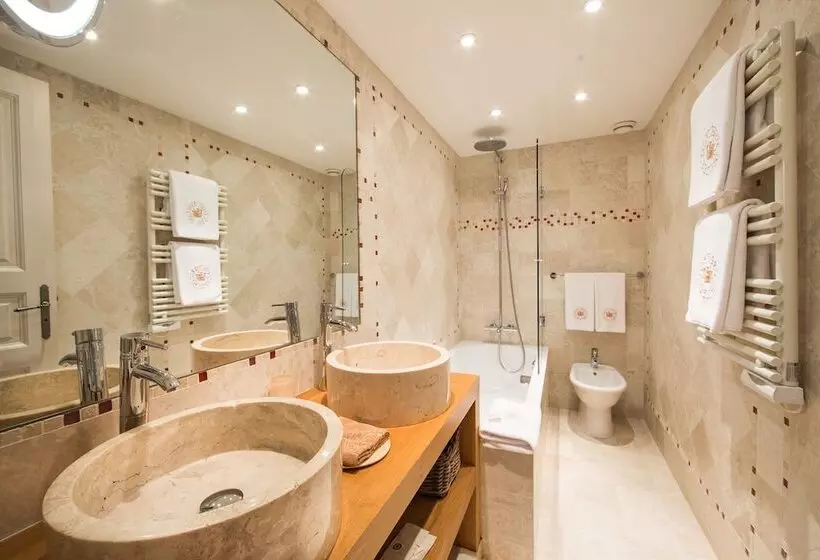 Отель Byblos Saint Tropez