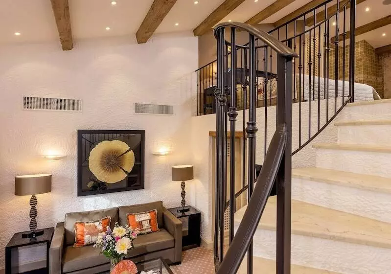 Отель Byblos Saint Tropez