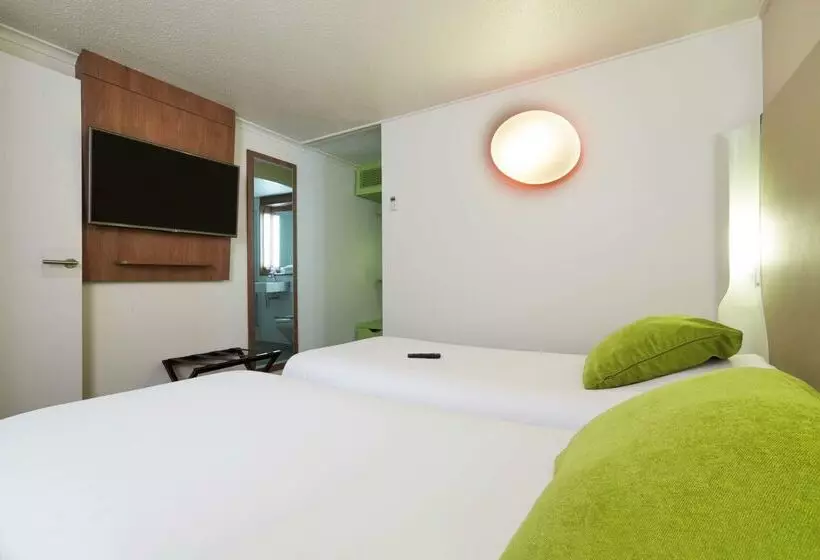 בית מלון כפרי Campanile Montesson Le Vesinet