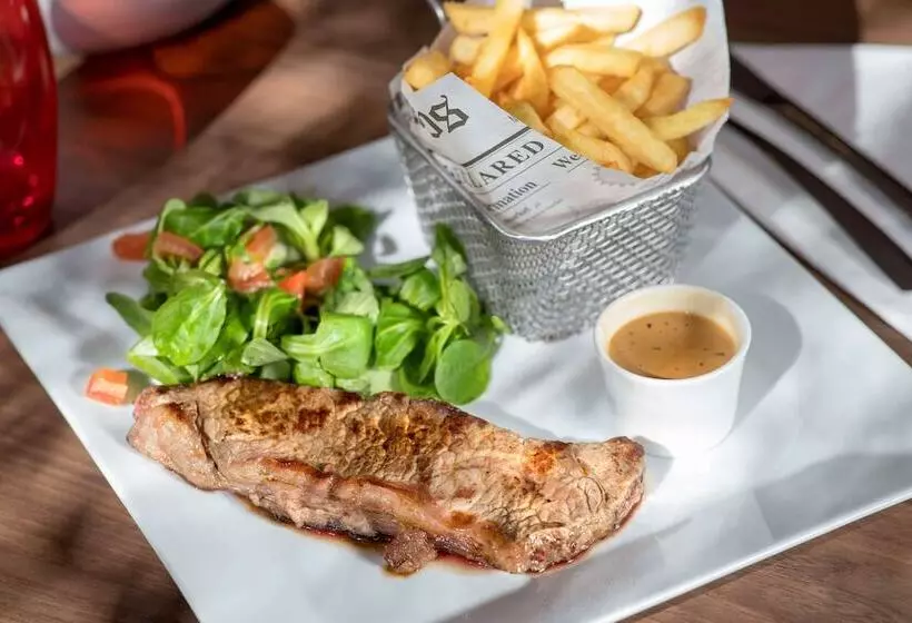 בית מלון כפרי Campanile Montesson Le Vesinet