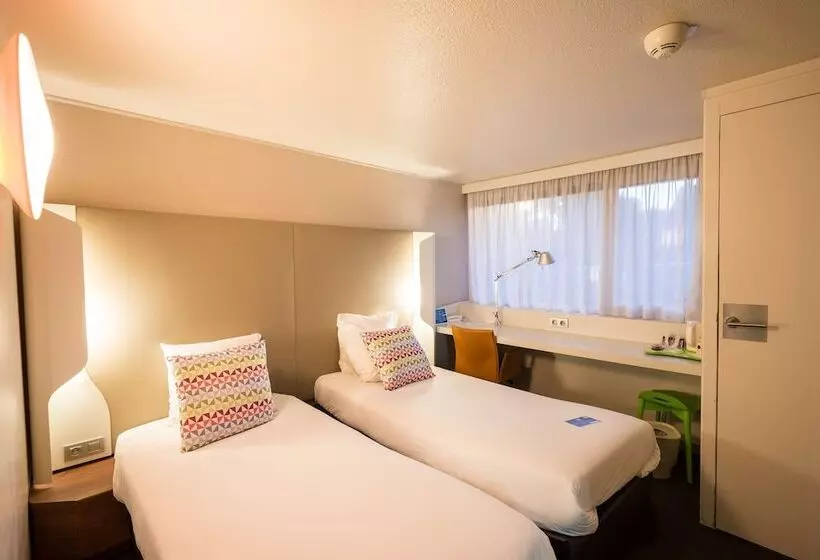 בית מלון כפרי Campanile Montesson Le Vesinet