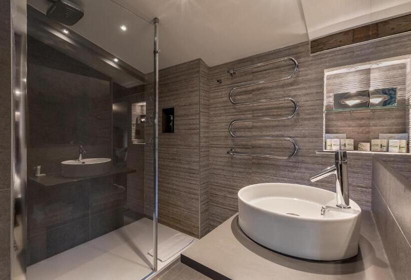 هتل Chalet Hôtel Le Prieuré & Spa