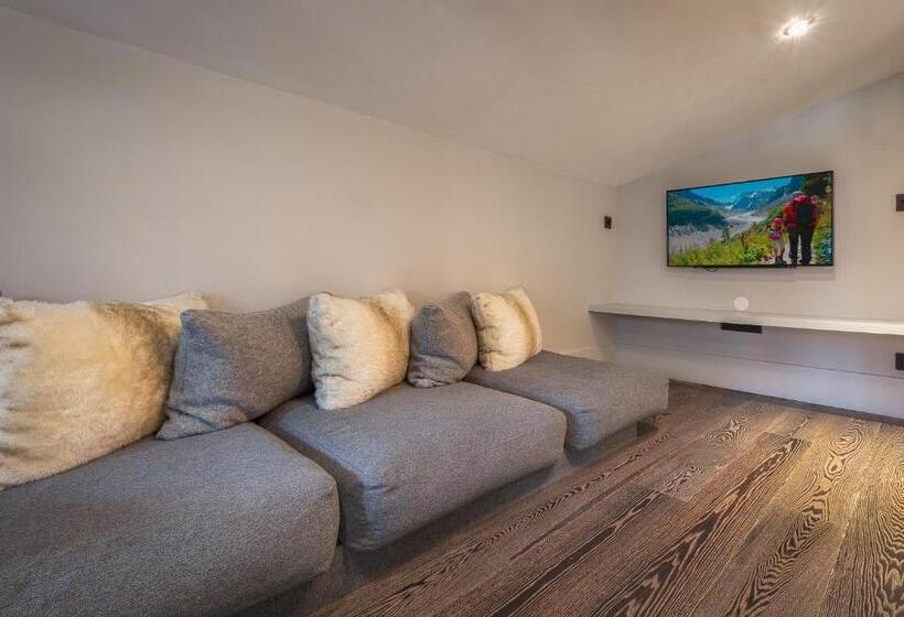 هتل Chalet Hôtel Le Prieuré & Spa