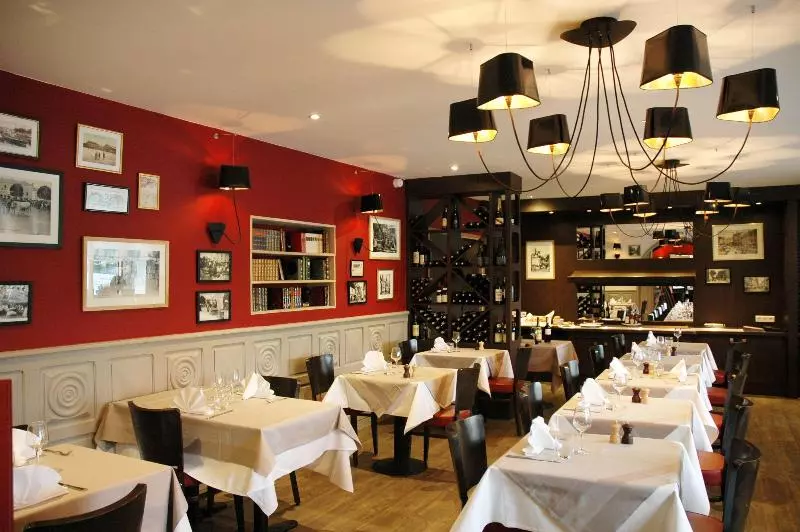 هتل Kyriad Vannes Centreville