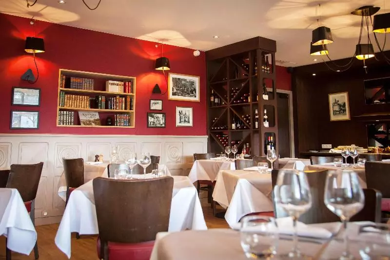 هتل Kyriad Vannes Centreville