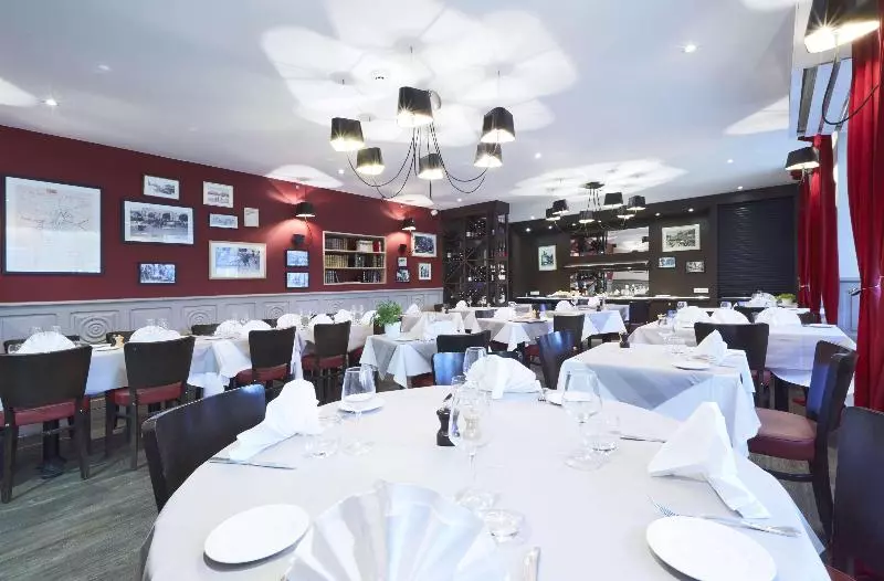 هتل Kyriad Vannes Centreville