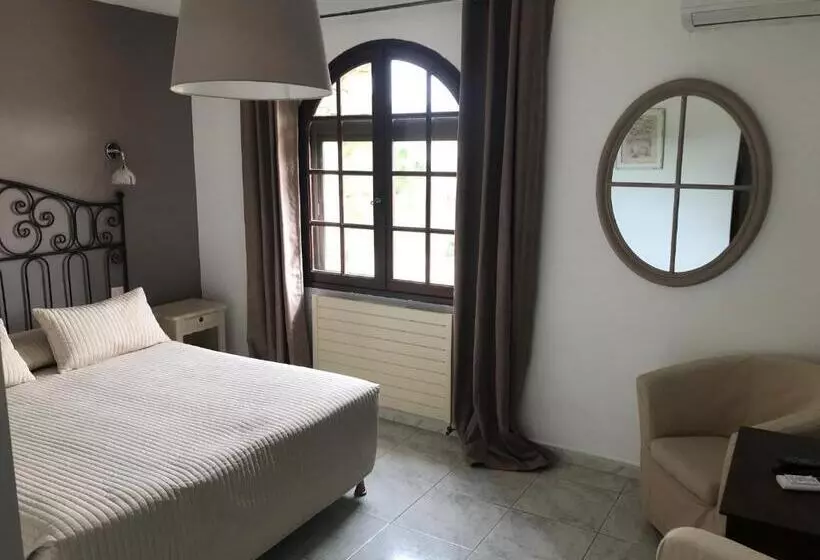 Отель Logis Hôtel Le Manoir & Lounge