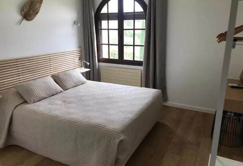 Отель Logis Hôtel Le Manoir & Lounge