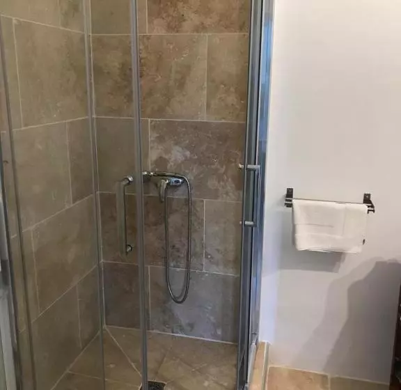 Отель Logis Hôtel Le Manoir & Lounge