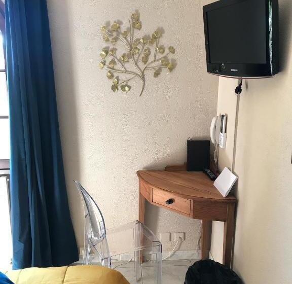 هتل Logis Hôtel Le Manoir & Lounge