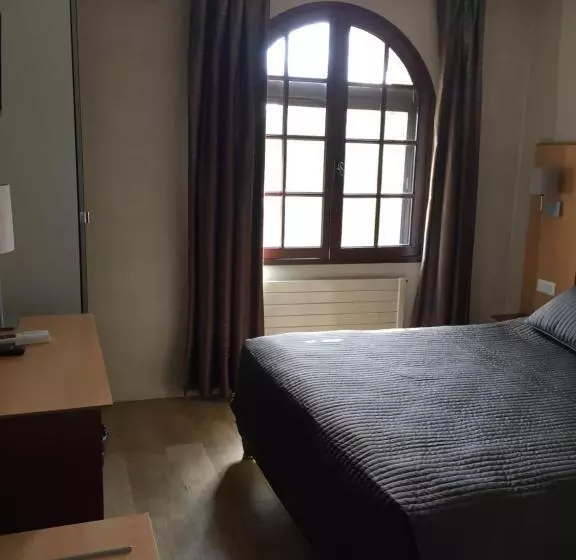 Отель Logis Hôtel Le Manoir & Lounge