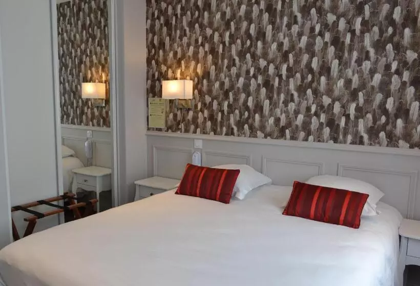 هتل Logis Hôtel Restaurant Le Monarque