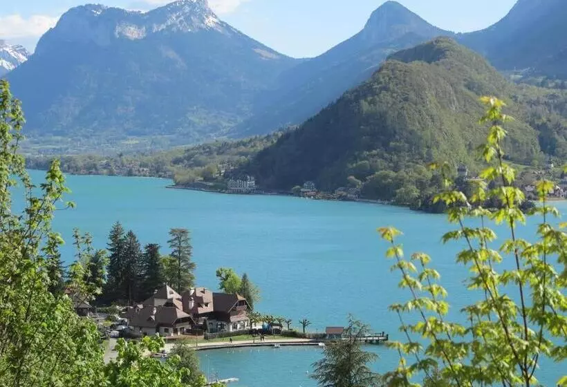 Отель Auberge Du Pere Bise  Jean Sulpice