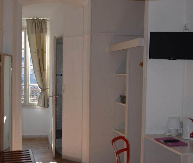 בית מלון כפרי Hôtel Les Corps Saints