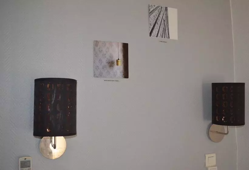 هتل Hôtel Les Corps Saints