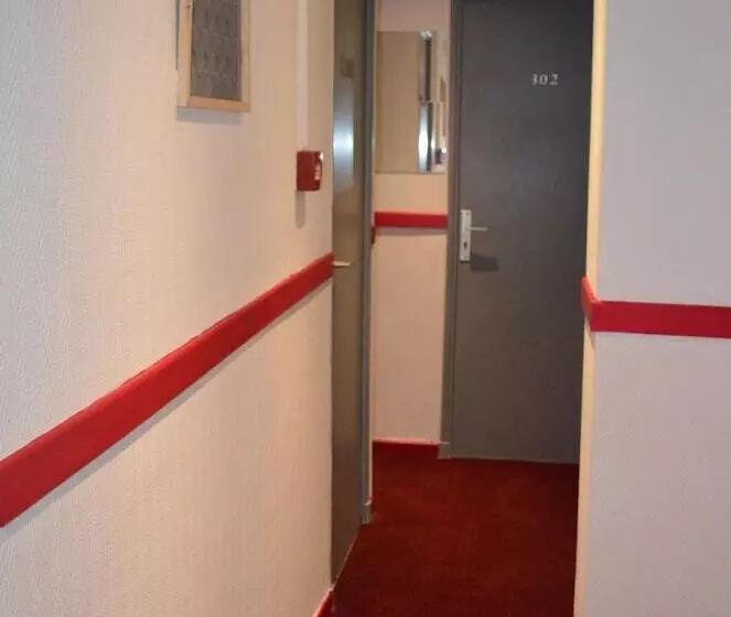 هتل Hôtel Les Corps Saints