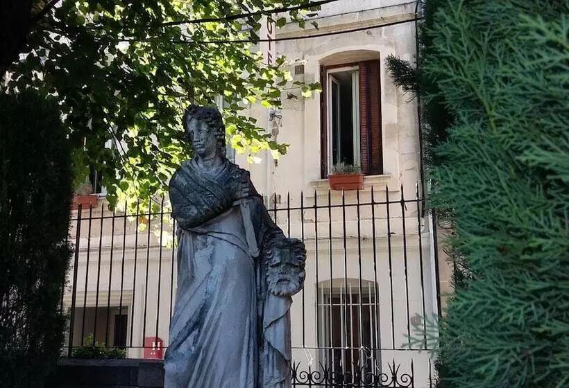 هتل Hôtel Les Corps Saints