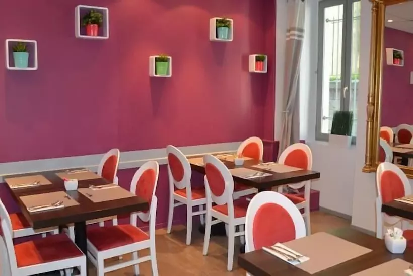 هتل Hôtel Les Corps Saints