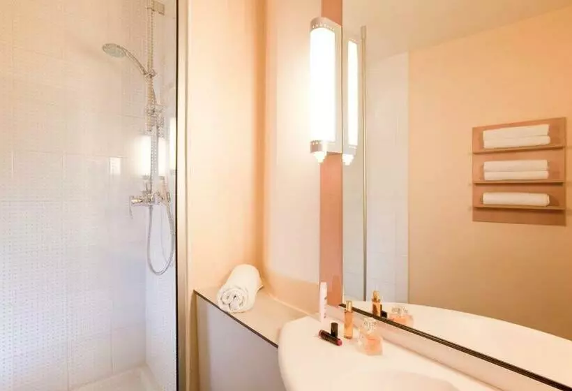 هتل Mercure Paris Butte Montmartre Basilique