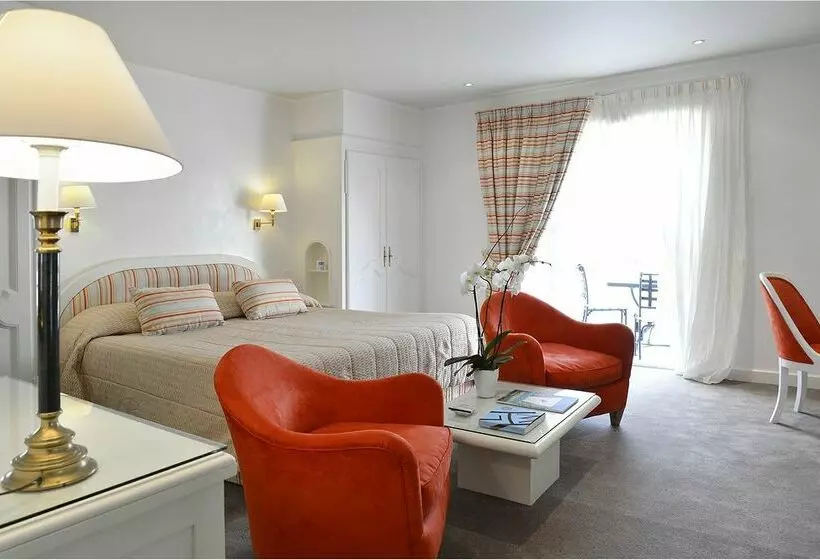 Отель La Pinede