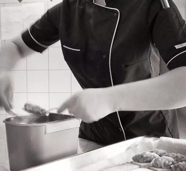 هتل Logis Le Relais De Farrou Hôtel Restaurant Spa