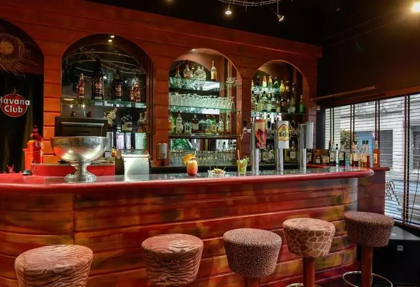 هتل Logis Hôtels Le Saint Georges