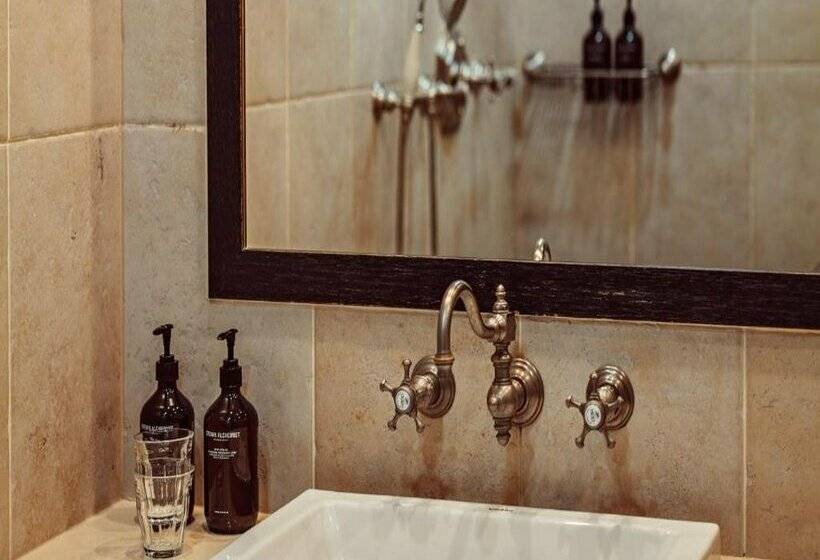 هتل Maison Saintonge