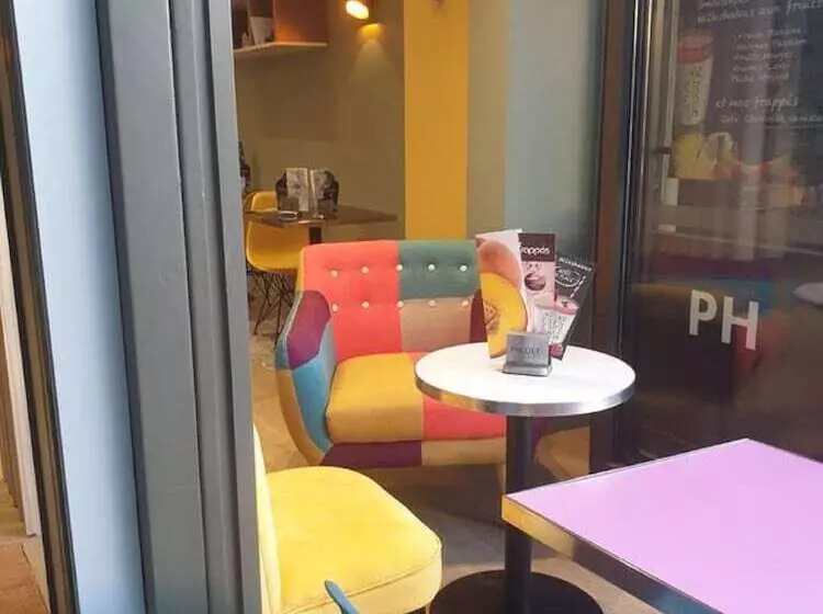 Panam Hotel Paris Gambetta  Place Gambetta Mairie Du 20 Emme