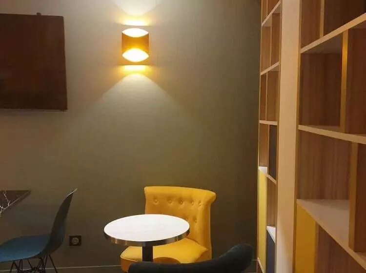 Panam Hotel Paris Gambetta  Place Gambetta Mairie Du 20 Emme