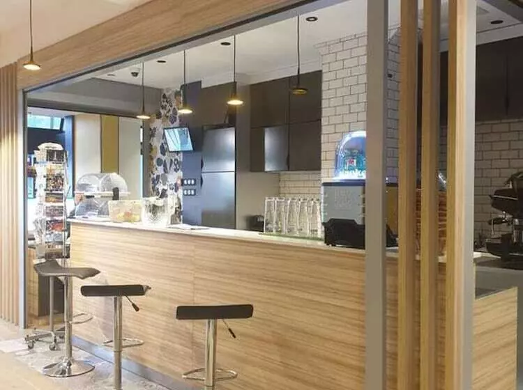 Panam Hotel Paris Gambetta  Place Gambetta Mairie Du 20 Emme