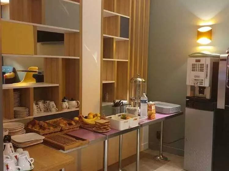 Panam Hotel Paris Gambetta  Place Gambetta Mairie Du 20 Emme