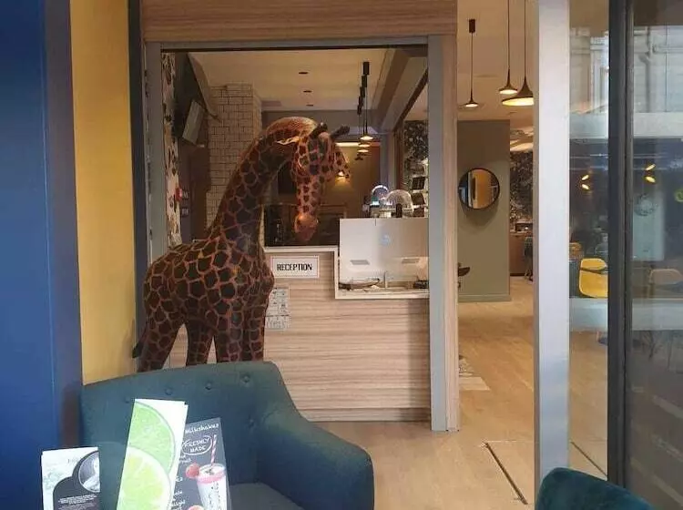 Panam Hotel Paris Gambetta  Place Gambetta Mairie Du 20 Emme