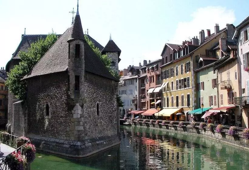 בית מלון כפרי Royal