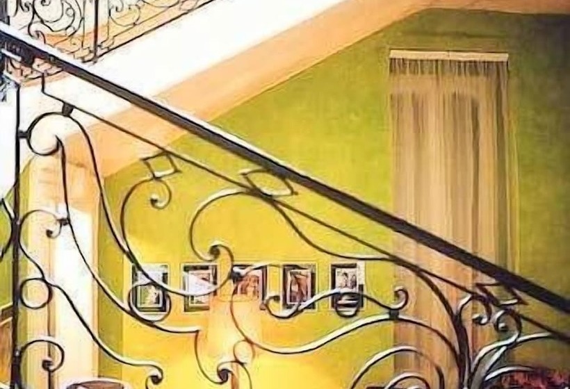 هتل Saint Trophime