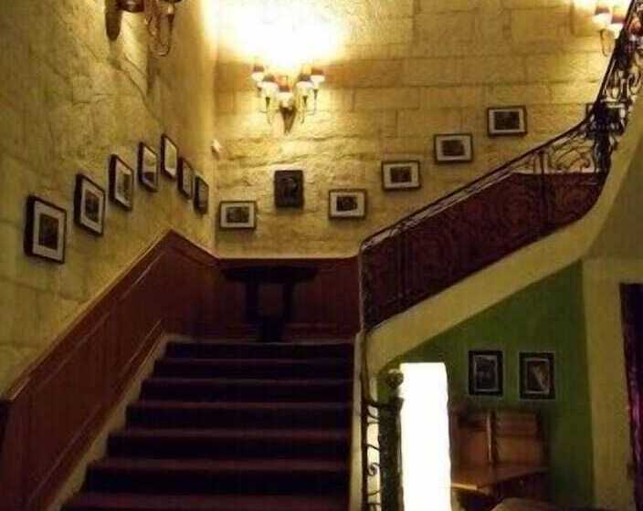 هتل Saint Trophime