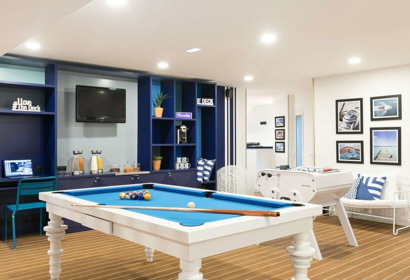 The Deck Hotel By Happyculture