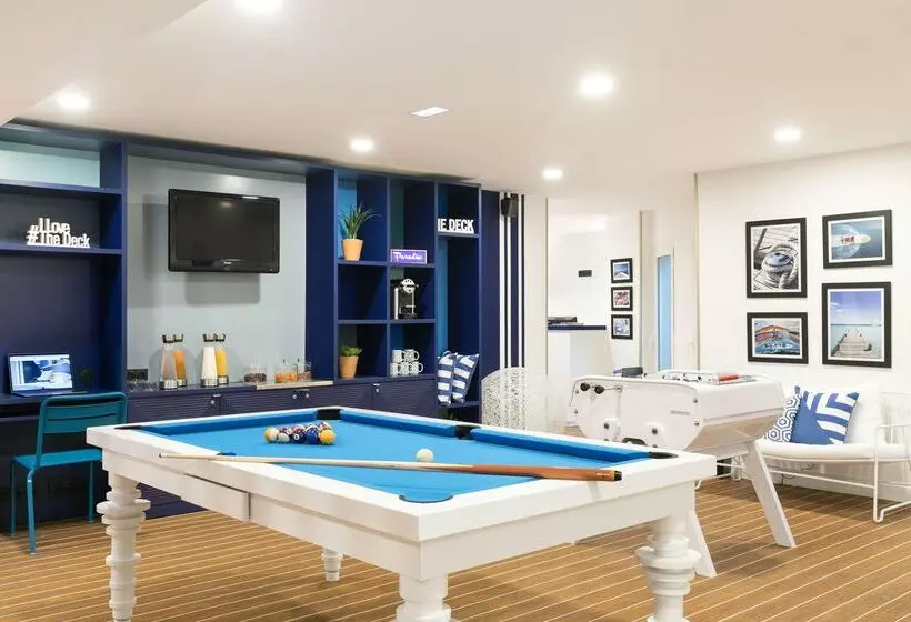 The Deck Hotel By Happyculture