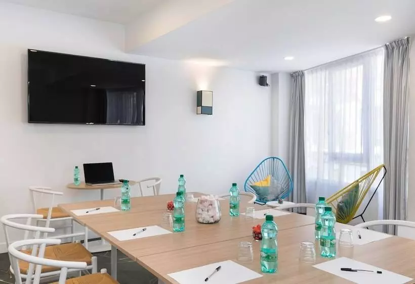 The Deck Hotel By Happyculture