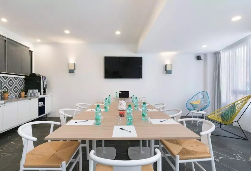 The Deck Hotel By Happyculture