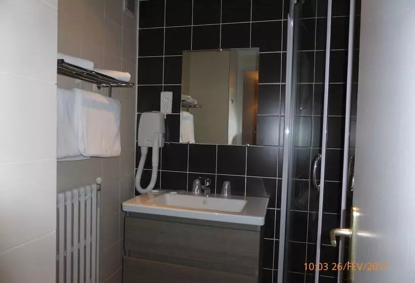 Hotel The Originals Access, Hostellerie Des Pins