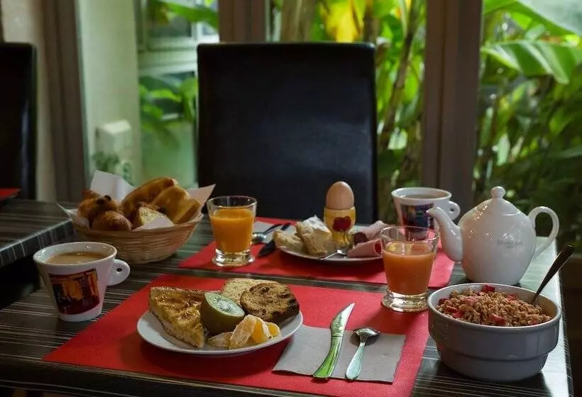 Hotel The Originals Access, Hostellerie Des Pins