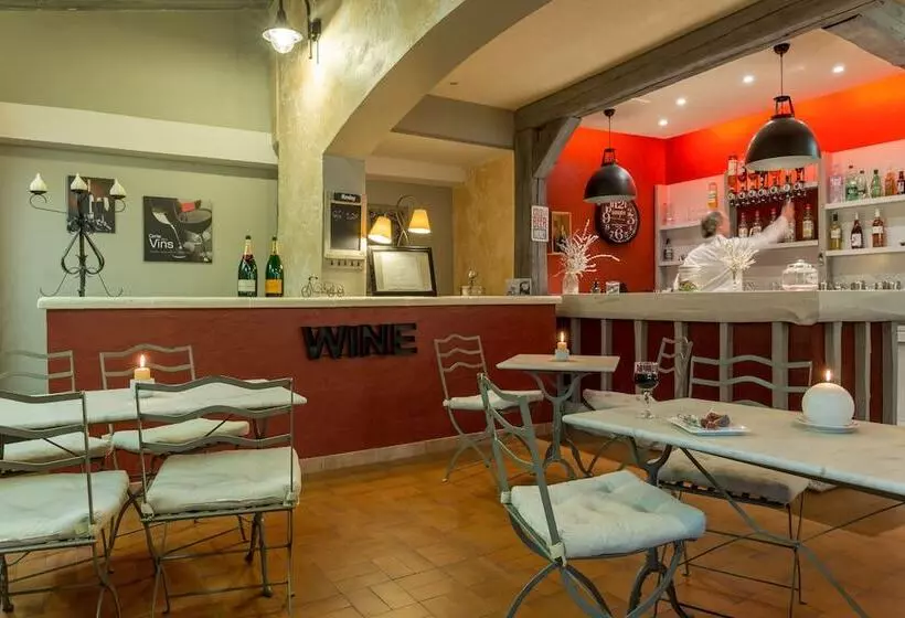 Hotel The Originals Access, Hostellerie Des Pins