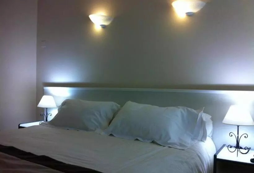 Отель The Originals Boutique, Hôtel Du Pont Roupt, Mende