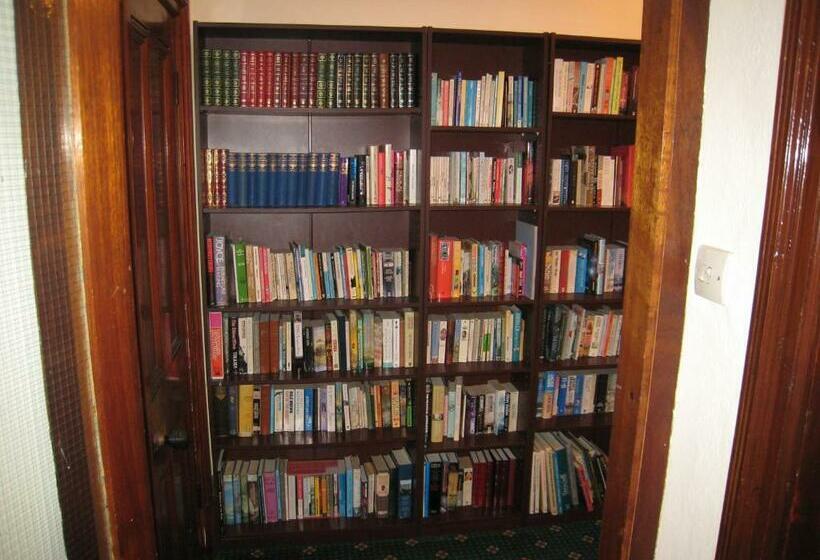 Ashleigh House   Hot Tub, Snooker Table, Sleeps 24