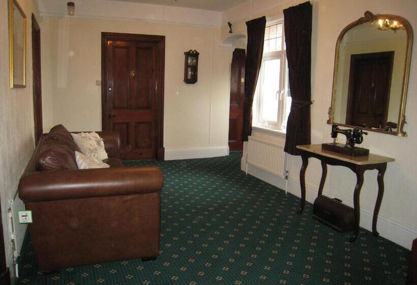 Ashleigh House   Hot Tub, Snooker Table, Sleeps 24